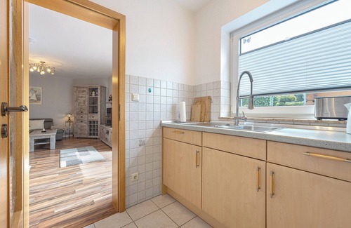 Loehne Apartment | Apartment 'Akazie' with Private Terrace and Wi-Fi