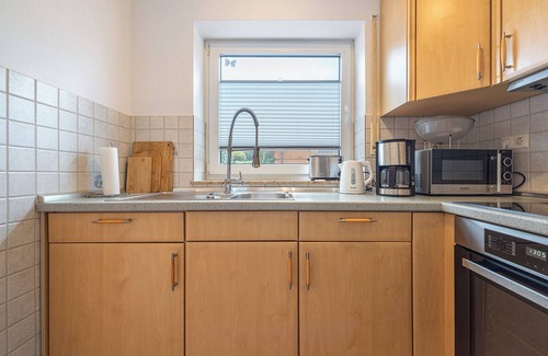 Loehne Apartment | Apartment 'Akazie' with Private Terrace and Wi-Fi
