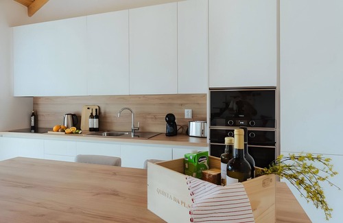 Montemor-o-Novo Apartment | Apartment 'Alicante' with Mountain View, Wi-Fi and Air Conditioning
