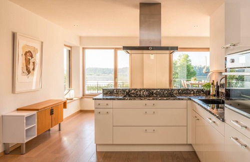 Pelham Apartment | Apartment 'Alpa-Art' with Lake View, Private Terrace and Wi-Fi