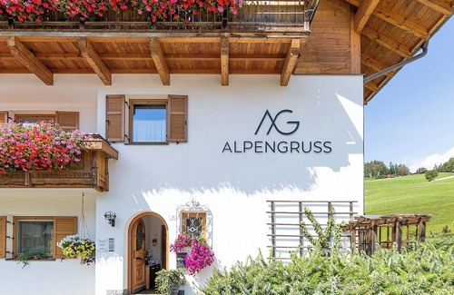Prato alla Drava Apartment | Apartment 'Alpengruss Ignis' with Mountain View, Shared Garden and Wi-Fi