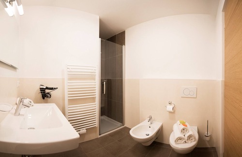 Riva di Tures Apartment | Apartment "Alpenblick Nr 5" with Shared Garden & Wi-Fi