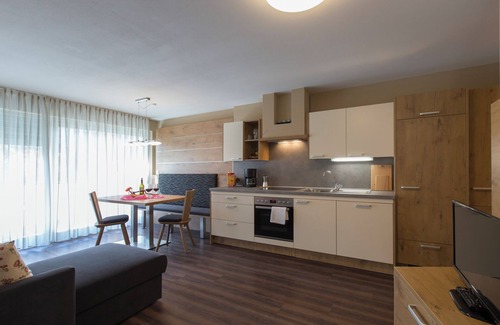 Riva di Tures Apartment | Apartment "Alpenblick Nr 6" with Shared Garden & Wi-Fi