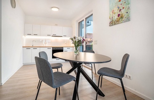 Greifswald Apartment | Apartment 'Am Botanischen Garten' with Balcony and Wi-Fi