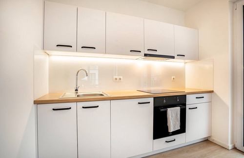 Greifswald Apartment | Apartment 'Am Botanischen Garten' with Balcony and Wi-Fi