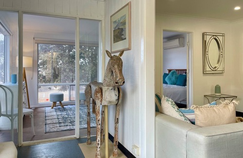 Kangaroo Island Apartment | Apartment amongst the Kangaroos and only a 3 minute walk to Snelling Beach