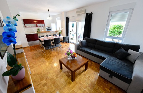 Istok Apartment | APARTMENT ANA 4+2