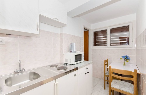 Bili brig Apartment | Apartment and Rooms Ivan (45191-A15) - Makarska
