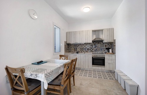 Andora Apartment | Apartment 'Antichi Ricordi - Il Frantoio' with Shared Pool, Wi-Fi and Air Conditioning