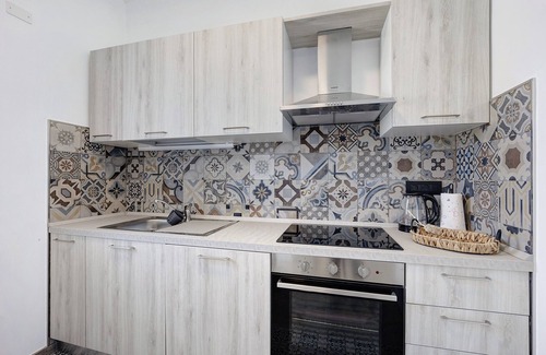 Andora Apartment | Apartment 'Antichi Ricordi - Il Frantoio' with Shared Pool, Wi-Fi and Air Conditioning