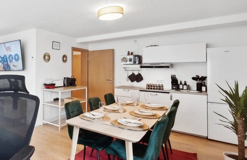 Craula Apartment | Apartment 'Apartments Am Hainich - Elsbeere' with Shared Terrace, Private Garden and Wi-Fi