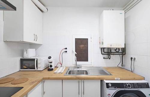 Montgat Apartment | Apartment 'Apartamento Luna' with Wi-Fi and Air Conditioning