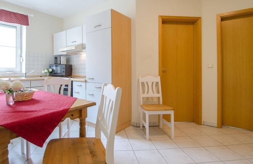 Schillsdorf Apartment | Apartment/apartment 2, shower, WC - Ferienhof Kirschenholz