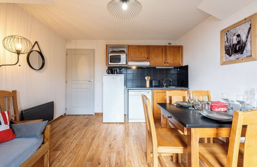 Albiez-le-Vieux Apartment | Apartment "Appartement Atlas" with Mountain View, Balcony and Wi-Fi