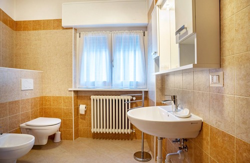 Caderzone Terme Apartment | Apartment 'Appartamento Piazzi 2' with Mountain View, Balcony and Wi-Fi
