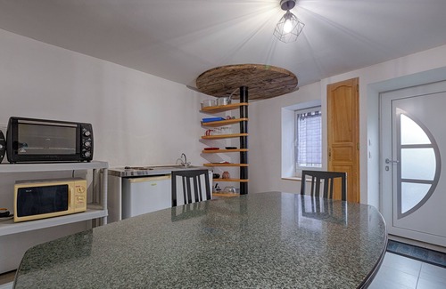 Flaviac Apartment | Apartment 'Appart Flaviac' with Mountain View, Shared Terrace and Wi-Fi