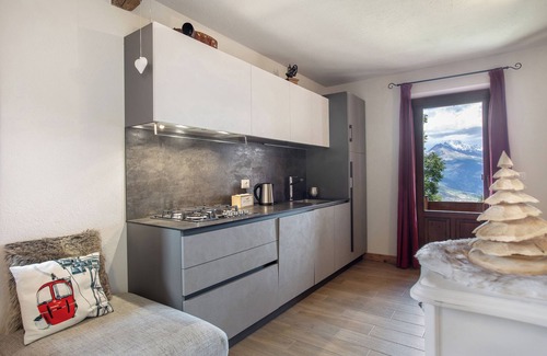 Gressan Apartment | Apartment 'Appartamento Pila Vacanze' with Mountain View, Shared Garden and Wi-Fi