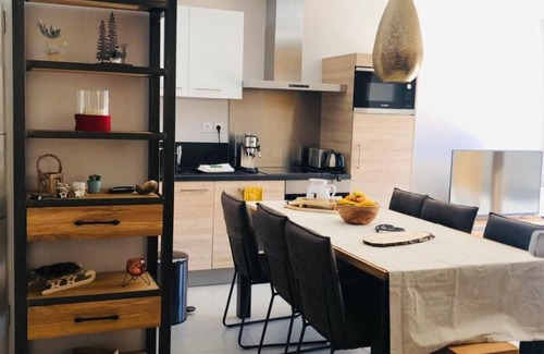 Vaujany Apartment | Apartment 'Appartement Cocooning-sauna-jacuzzi' with Mountain View, Private Terrace and Wi-Fi
