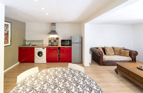 Urcuit Apartment | Apartment 'Appartement Dans Maison Urcuit' with Mountain View, Private Pool and Wi-Fi