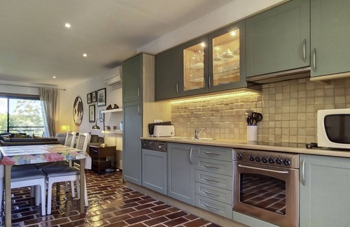Alcantarilha Apartment | Apartment 'Arrancada 14' with Mountain View, Wi-Fi and Air Conditioning