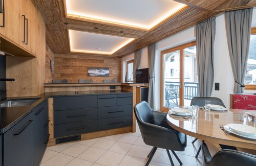 Hinterglemm Apartment | Apartment by the ski slope with sunny terrace