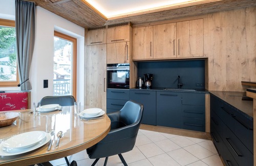 Hinterglemm Apartment | Apartment by the ski slope with sunny terrace