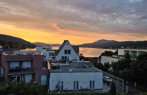 Velden am Worther See Apartment | Apartment with a beautiful view of Lake Wörthersee