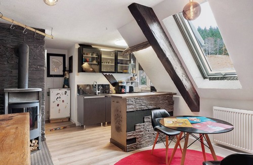 Guetenbach Apartment | Apartment 'Atelier-Loft Im Hübschental' with Wi-Fi