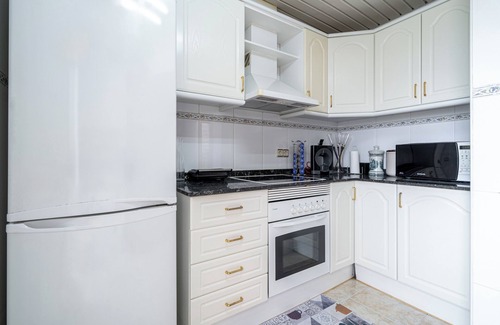 Cunit Apartment | Apartment 'Atico Pepe Y Rosi' with Sea View, Wi-Fi and Air Conditioning