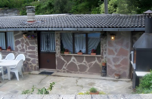 Anotz Apartment | Apartment 'Basterretxea II' with Mountain Views, Private Terrace and Wi-Fi