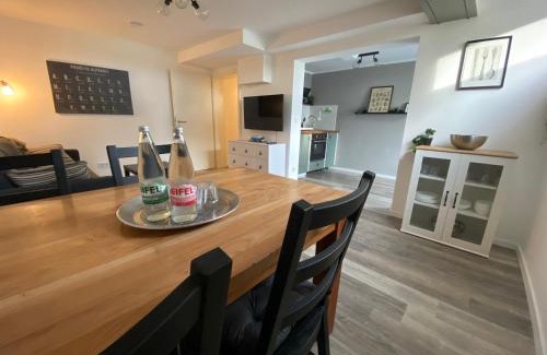 Dueren Apartment | Apartment 'BB43' - 70qm mit Terrasse und kleinem Garten am Rande der Eifel