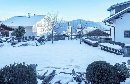 San Genesio Atesino Apartment | Apartment 'Beckenbinder Schlern' with Garden, Wi-Fi & Mountain View