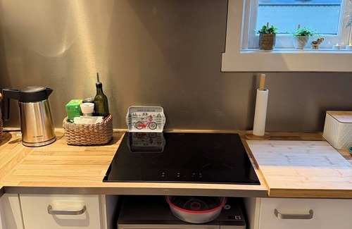 Burgwallen Nieuwe Zijde Apartment | Apartment behind the Dam Square