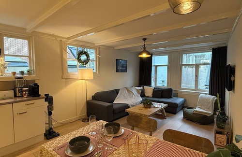 Burgwallen Nieuwe Zijde Apartment | Apartment behind the Dam Square