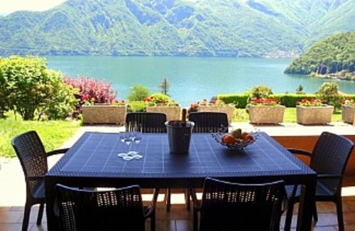 Azzano Apartment | Apartment Bella Vista In Mezzegra lake view pool home by Italian Apartments