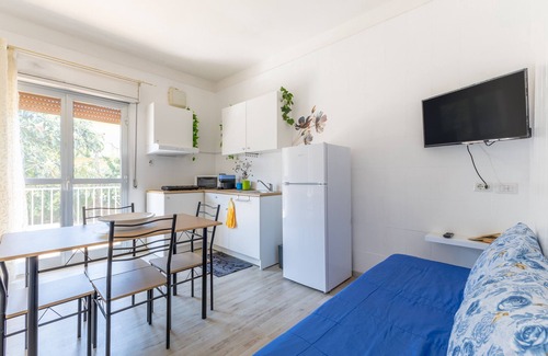 Comiso Apartment | Apartment 'Bilocale In Villa Con Piscina' with Mountain View, Shared Pool and Wi-Fi