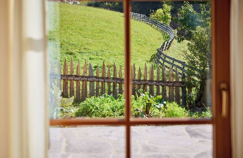 Racines Apartment | Apartment "BlasigSuite Blasighof" with Mountain View, Wi-Fi, Terrace & Garden