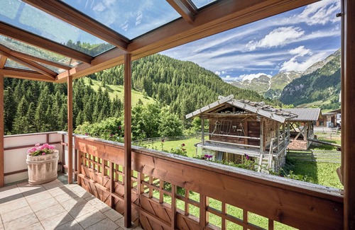 Racines Apartment | Apartment "BlasigSuite Blasighof" with Mountain View, Wi-Fi, Terrace & Garden