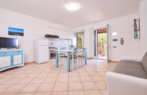 San Vincenzo Apartment | Apartment "Blu" with Sea View, Shared Pool & Wi-Fi