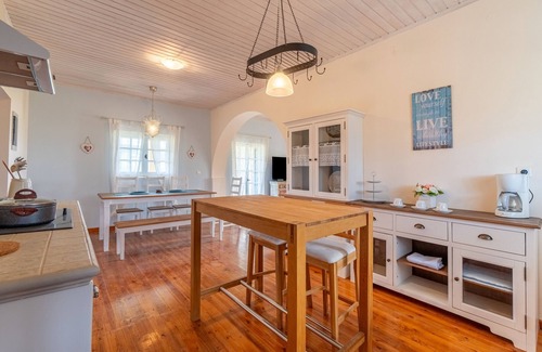Notos Apartment | Apartment 'Blue' with Sea View, Wi-Fi and Air Conditioning