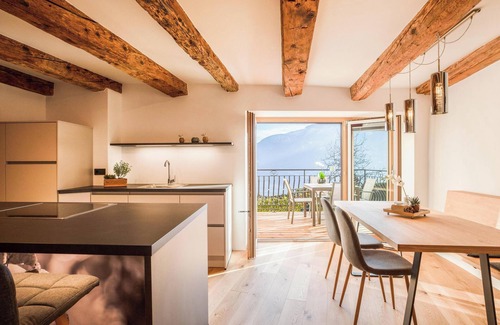Kurtatsch an der Weinstraße Apartment | Apartment "Brantenhof Pomum" with Mountain View, Sauna and Wi-Fi