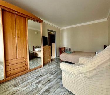Dniprovs'kyi District Apartment | Apartment Budivelnykiv 22/11