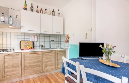 Calceranica al Lago Apartment | Apartment Calceranica Al Lago with Mountain View & Balconies