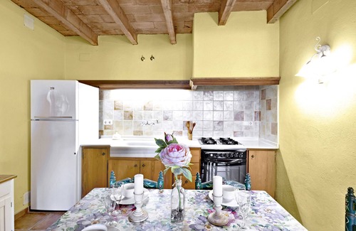 San Martin Sarroca Apartment | Apartment 'Cal Tuyà De Baix' with Shared Pool, Shared Terrace and Shared Garden