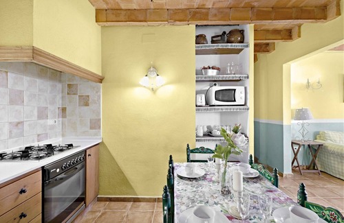 San Martin Sarroca Apartment | Apartment 'Cal Tuyà De Baix' with Shared Pool, Shared Terrace and Shared Garden