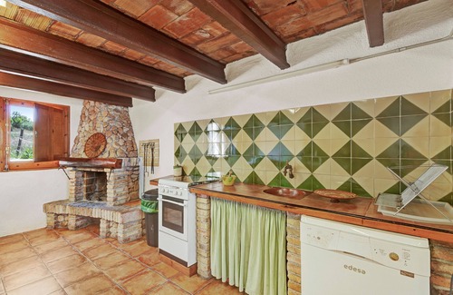 San Martin Sarroca Apartment | Apartment 'Cal Tuyà De Baix' with Shared Pool, Shared Terrace and Shared Garden