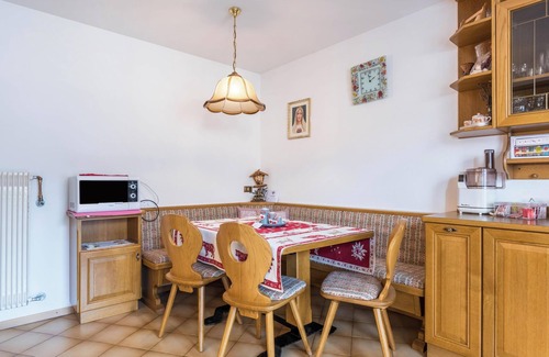 Sicina Apartment | Apartment "Casa Sicina Albina" with Mountain View, Wi-Fi & Balcony