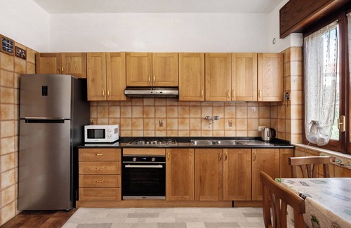 Bomerano Apartment | Apartment 'Capri Vista Monti' with Shared Garden, Balcony and Wi-Fi