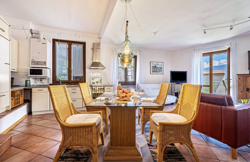Aer Apartment | 'Apartment Capri' with Lake View, Garden & Wi-Fi