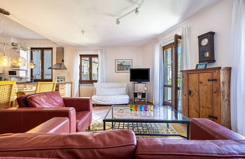 Aer Apartment | 'Apartment Capri' with Lake View, Garden & Wi-Fi